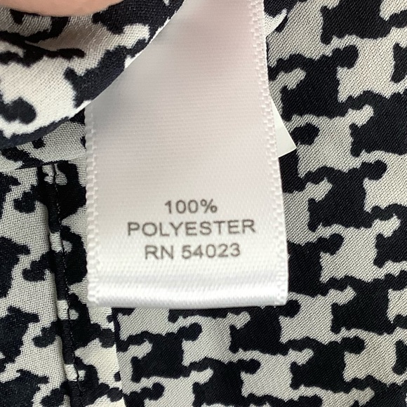 Banana Republic Gingham Print Sleeveless Blouse - Picture 4 of 4